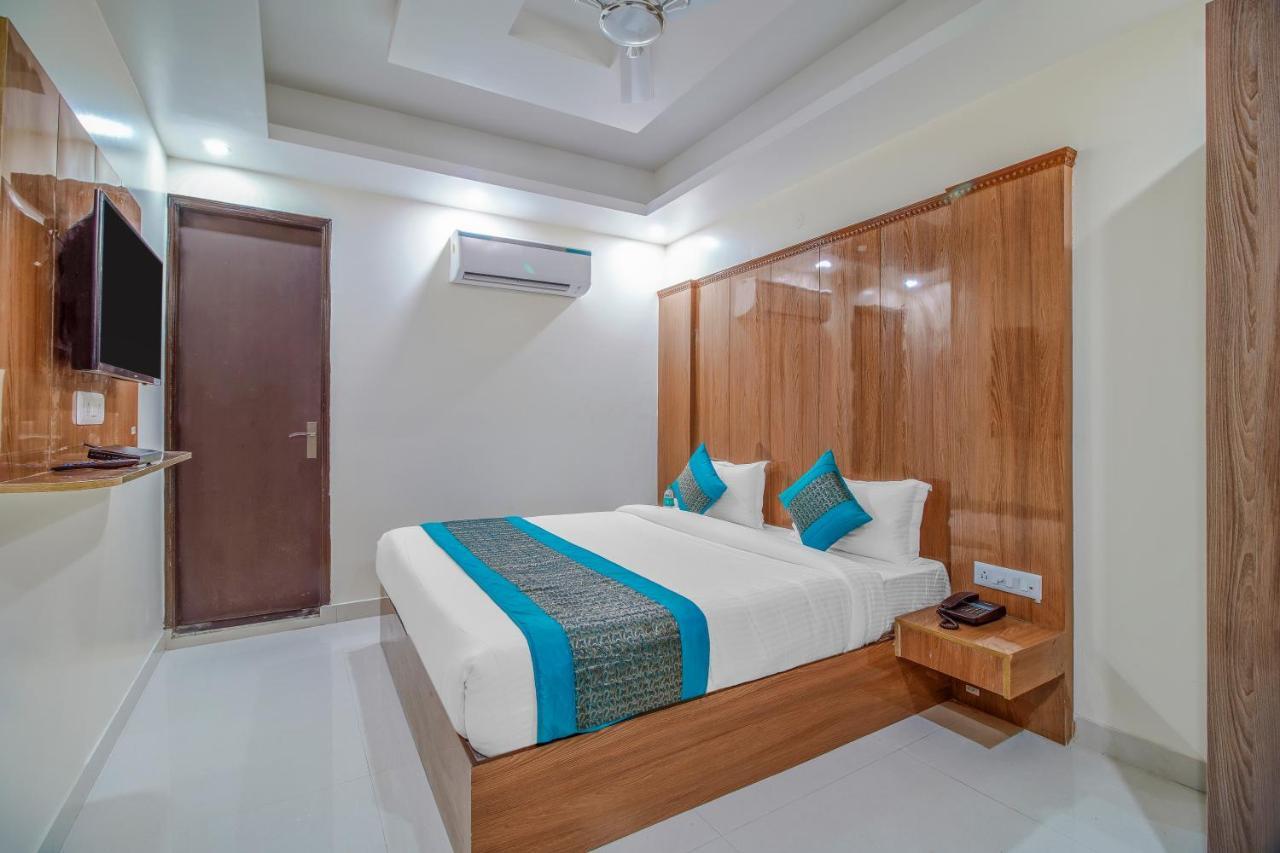Hotel Classic Paradise New Delhi Exterior photo