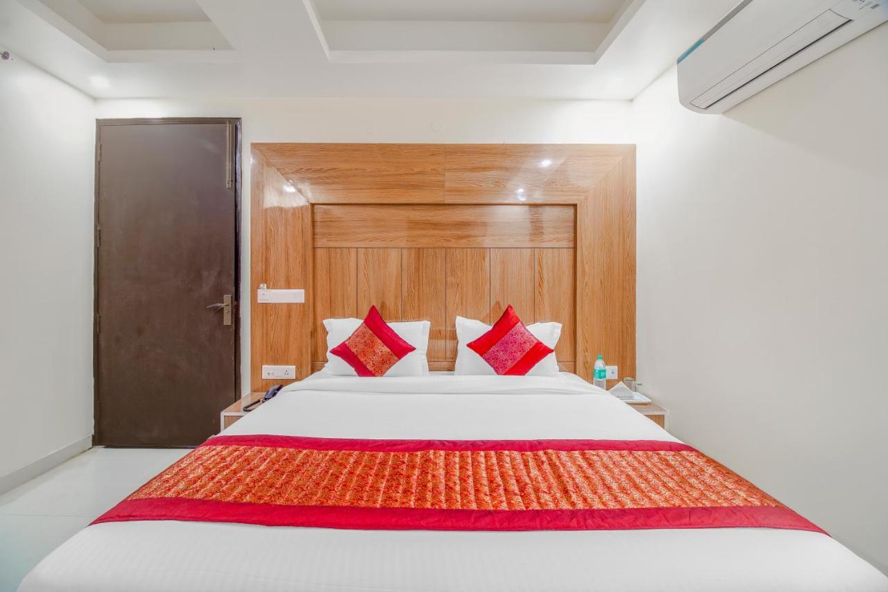 Hotel Classic Paradise New Delhi Exterior photo